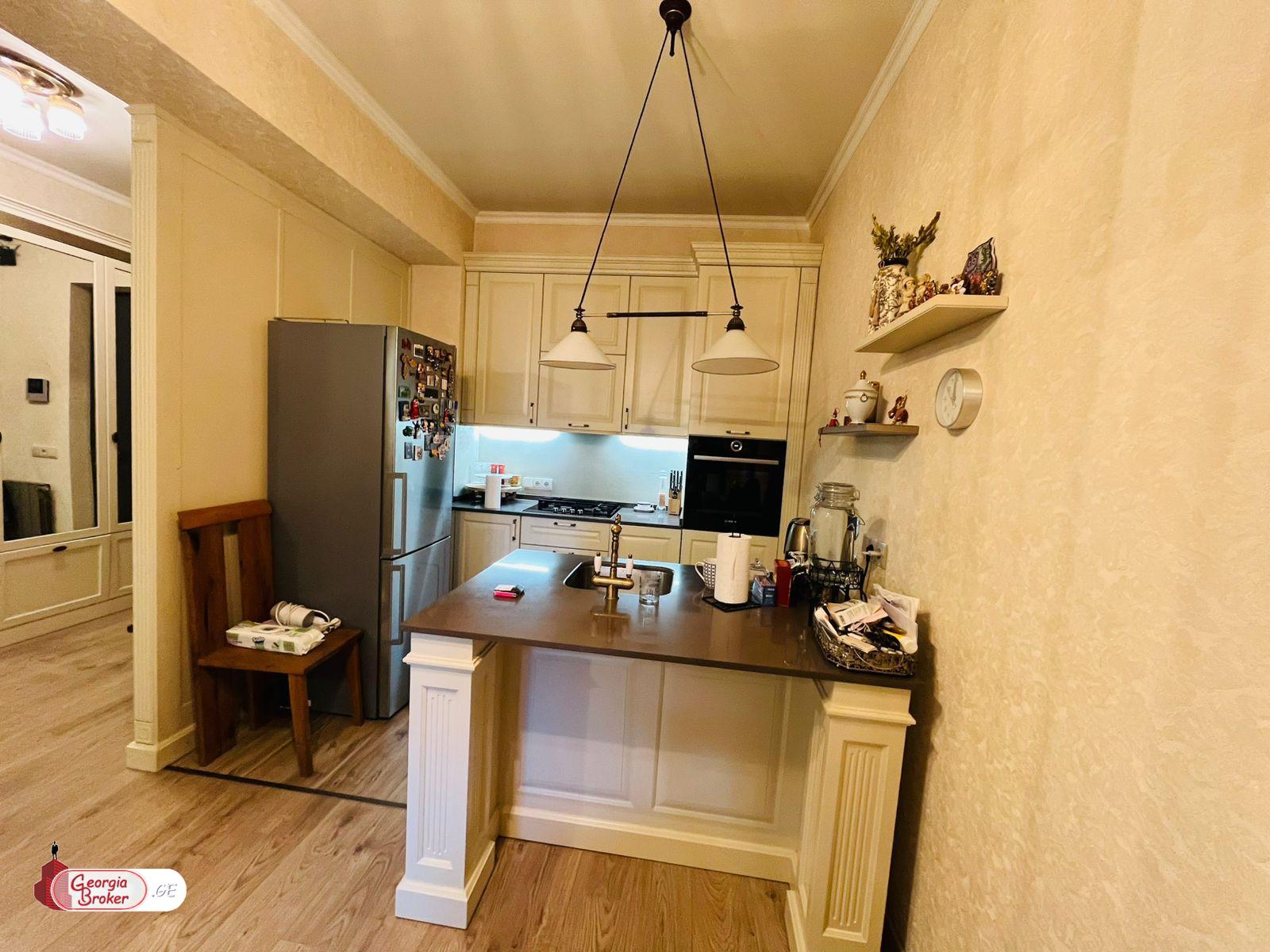 продается квартира с новым ремонтом 3-комнаты